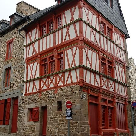 Hostel Du Lapin Blanc แซงต์-บรีเออ ภายนอก รูปภาพ