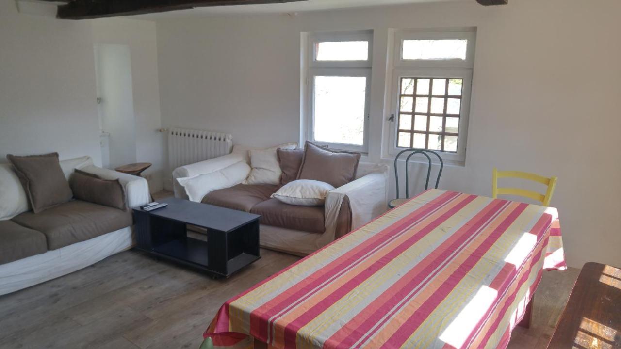 Hostel Du Lapin Blanc แซงต์-บรีเออ ภายนอก รูปภาพ