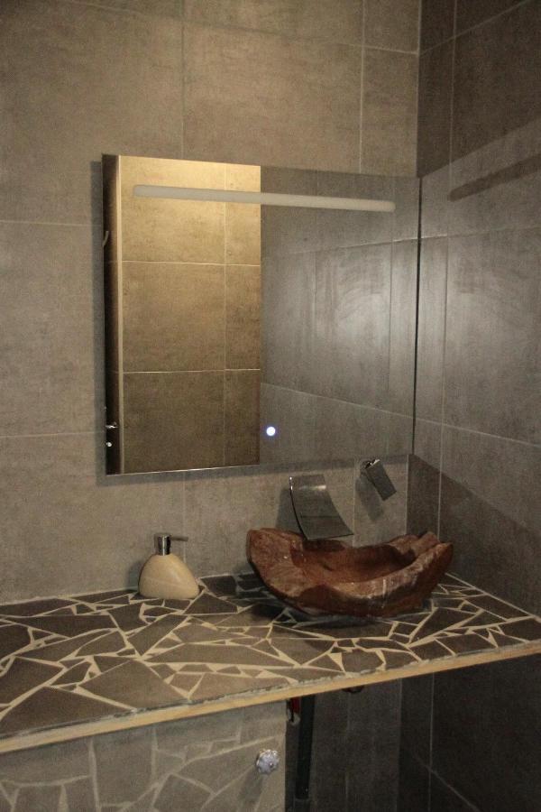 Hostel Du Lapin Blanc แซงต์-บรีเออ ภายนอก รูปภาพ