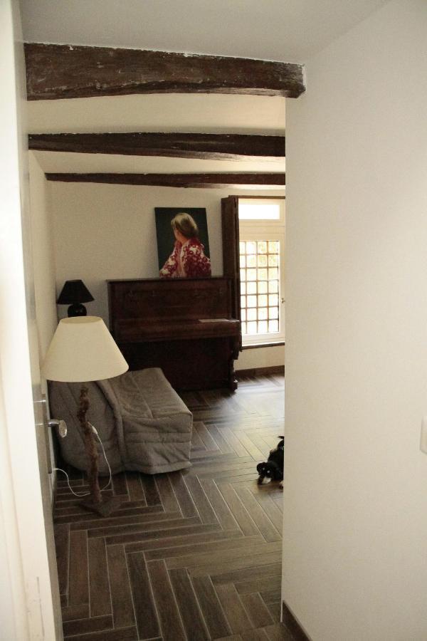 Hostel Du Lapin Blanc แซงต์-บรีเออ ภายนอก รูปภาพ