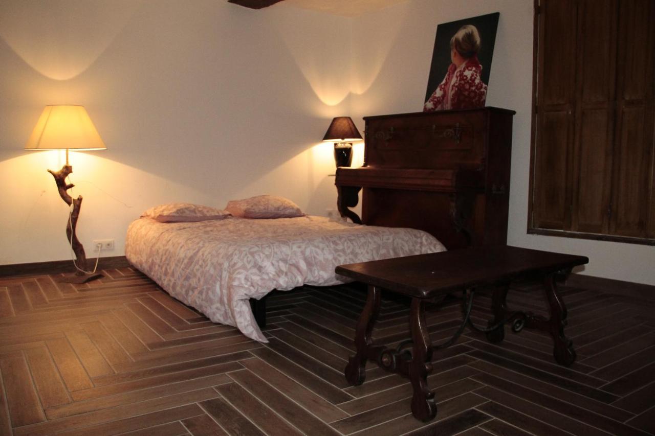 Hostel Du Lapin Blanc แซงต์-บรีเออ ภายนอก รูปภาพ