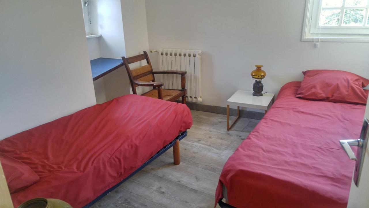 Hostel Du Lapin Blanc แซงต์-บรีเออ ภายนอก รูปภาพ